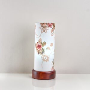 أباجورة طاولة بنقشة ورد بقاعدة خشبية