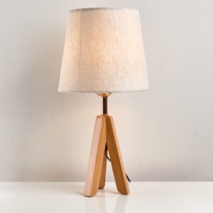 أباجورة طاولة خشب مودرن بثلاث أرجل وشابوه بيچ