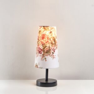 أباجورة مودرن بقاعدة معدن وشابوه كتان بنقوش ورد أنيقة تناسب جميع الديكورات من نجفة شوب