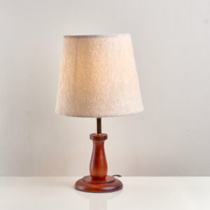 أباجورة مودرن بقاعدة خشب زان وشابوه أنيق تناسب جميع الديكورات من نجفة شوب