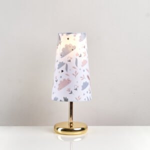 أباجورة مودرن بقاعدة ذهبية وشابوه كتان بنقوش رسومات اطفال مبهجه تناسب جميع الديكورات من نجفة شوب