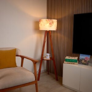 أباجورة أرضية خشب زان بتصميم ترايبود وشابوه كتان أنيق (لمبادير مودرن) |نجفة شوب