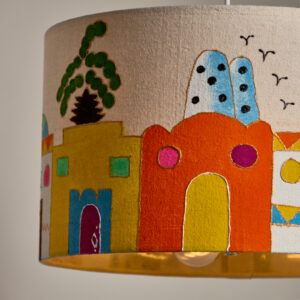 دلاية ريفية مودرن بشابوه كتان طبيعي برسومات يدوية ملونة مستوحاة من التراث المصري ،تصميم فني دافئ من نجفة شوب