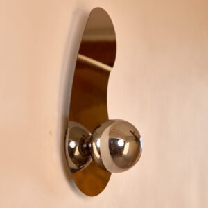 ابليك مودرن سيلفر بتصميم ديكوري مبتكر، مزود بزجاج فاميه مستورد يعكس الإضاءة بشكل جذاب، ومصنوع من خامات عالية الجودة مناسبة لغرف النوم والممرات والريسيبشن |نجفة شوب