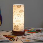 ⁦أباجورة سيرى مودرن بقاعدة خشب زان⁩ - الصورة ⁦7⁩