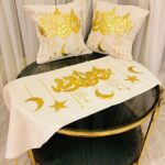 طقم ديكور رمضان فاخر – 2 كافر كوشن + رانر ترابيزة بتصميم أنيق