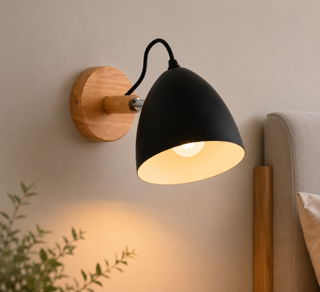 modern-black-wood-wall-light-sconce.jpg أبليك مودرن 1لمبة أسود |إضاءة أنيقة للممرات - الصورة 1