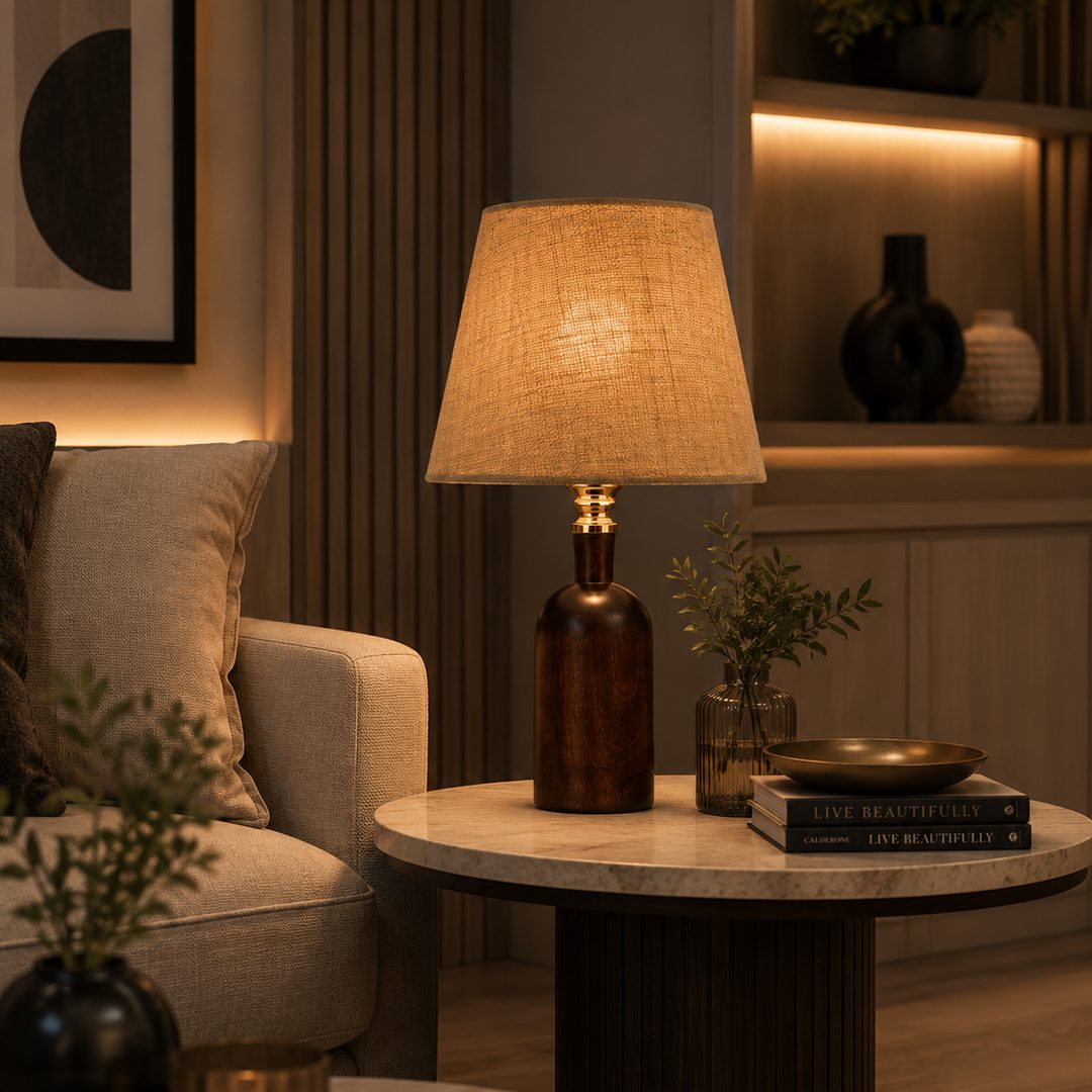 tb52-vbng-vase-table-lamp-brown-gold.jpg أباجورة فازة مودرن بني* ذهبي وشابوه كتان بيج أنيق - الصورة 1