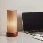 ⁦أباجورة سيرى مودرن بقاعدة خشب زان⁩ - الصورة ⁦4⁩
